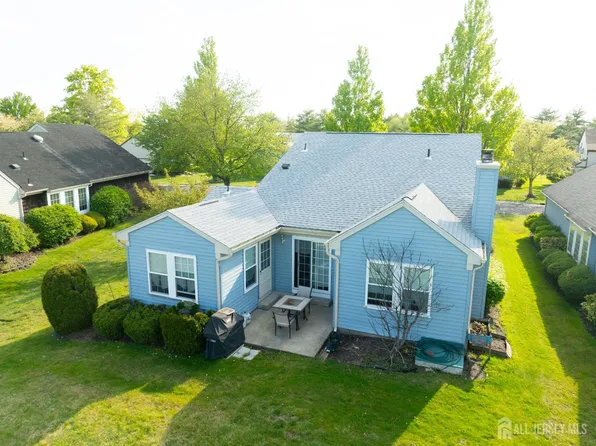 65 Yorkshire Dr, Monroe Township, NJ 08831