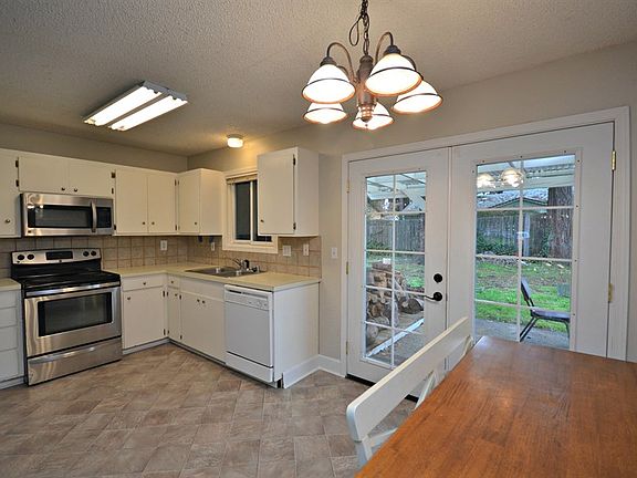 5th image of 9816 NE 60th St