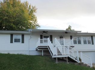 16 Hawthorne Ln, Hannibal, MO 63401