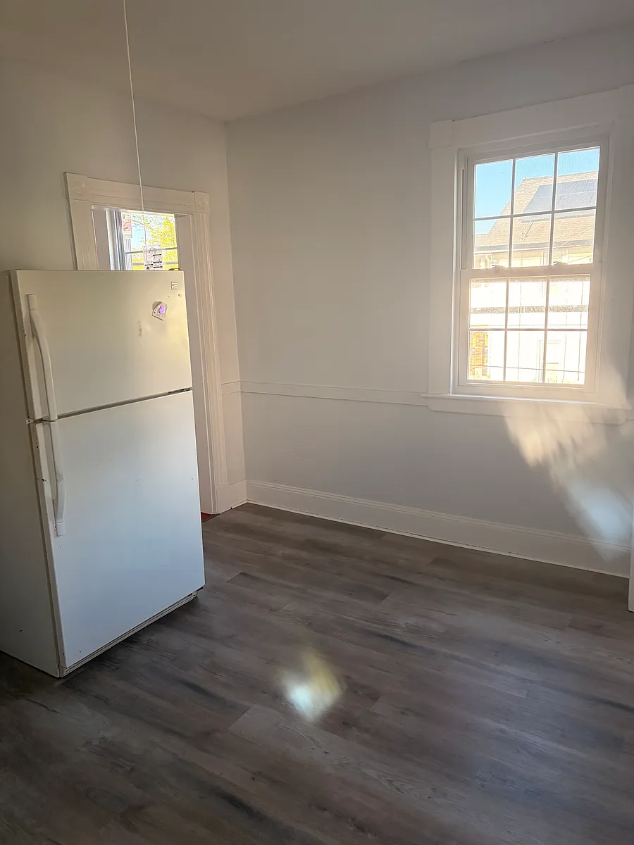 Photo 1 of 5 - 75 Pinehurst Ave #2W - Waterbury, CT Primary Photo - 75 Pinehurst Ave #2W