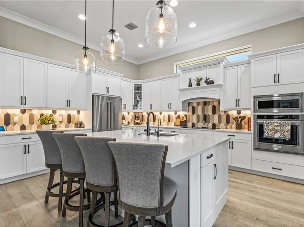 5733 Bent Pine Sq, Vero Beach, FL 32967