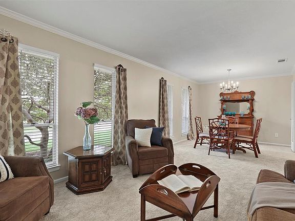 4th image of 310 Lawndale Dr