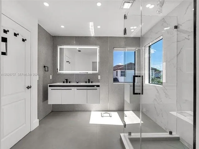 16610 SW 57th Ln — Photo 2