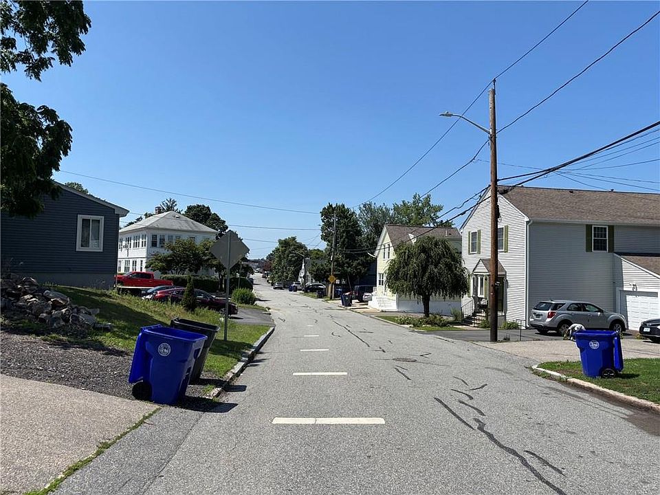 2nd image of 127 Sunbury St
