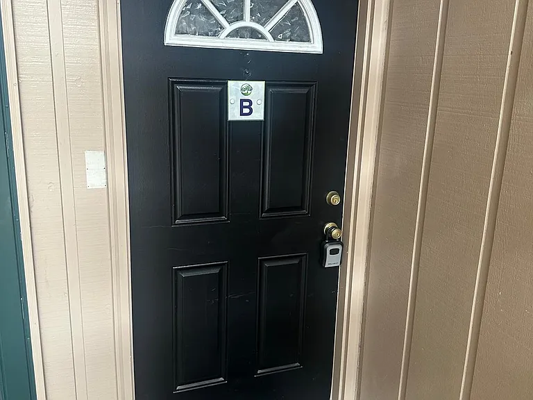51 Port Robert Dr #B — Photo 4