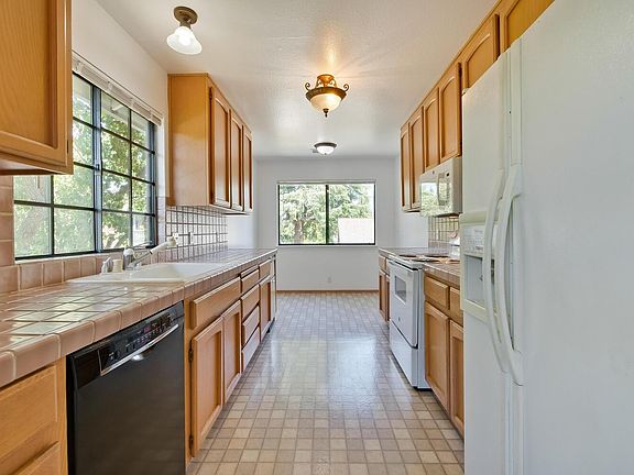 2nd image of 123 E Latimer Ave