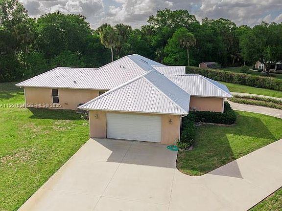4th image of 2526 SW 21st Ct