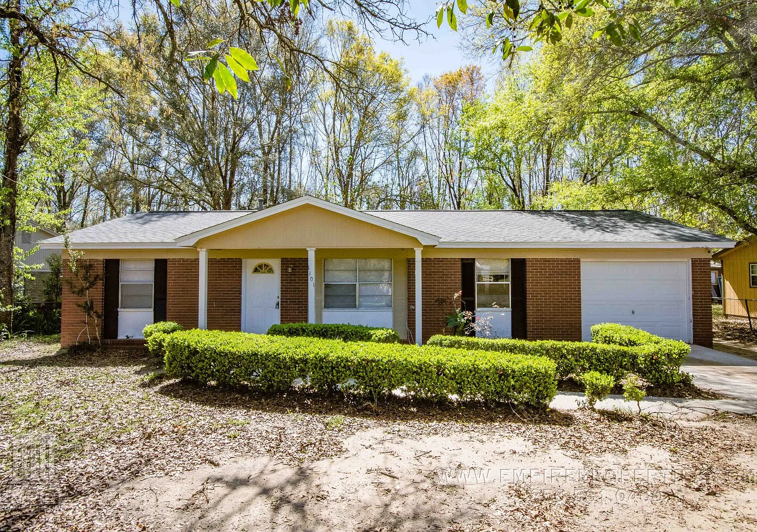 Spacious brick home off of South Monroe — Photo 1