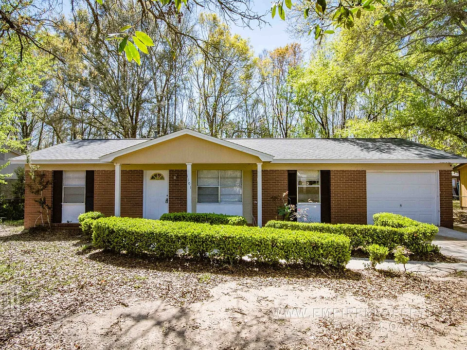 1101 Woodland Dr