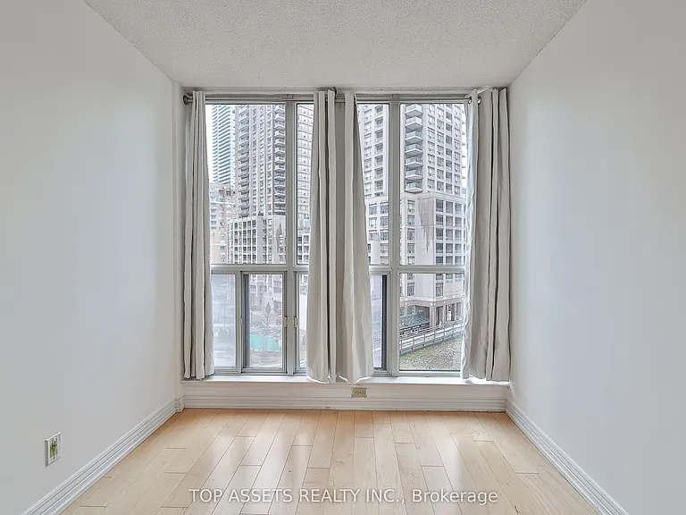 24 Wellesley St W #614 — Photo 32
