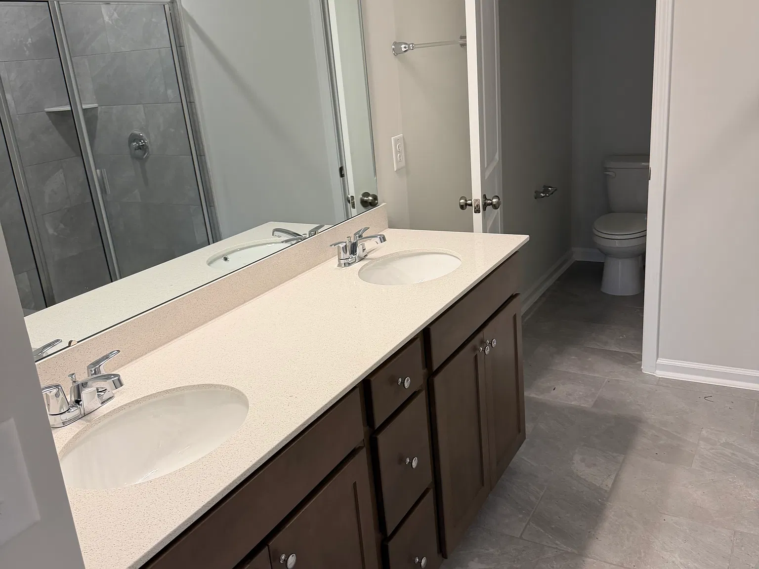 3 bed, 2.5 bath, 1955 sqft, $2,249 — Photo 3