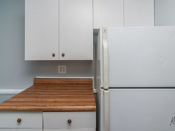 2nd image of 327 W 5th Ave APT 2