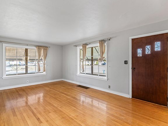 2nd image of 2007 N Division St