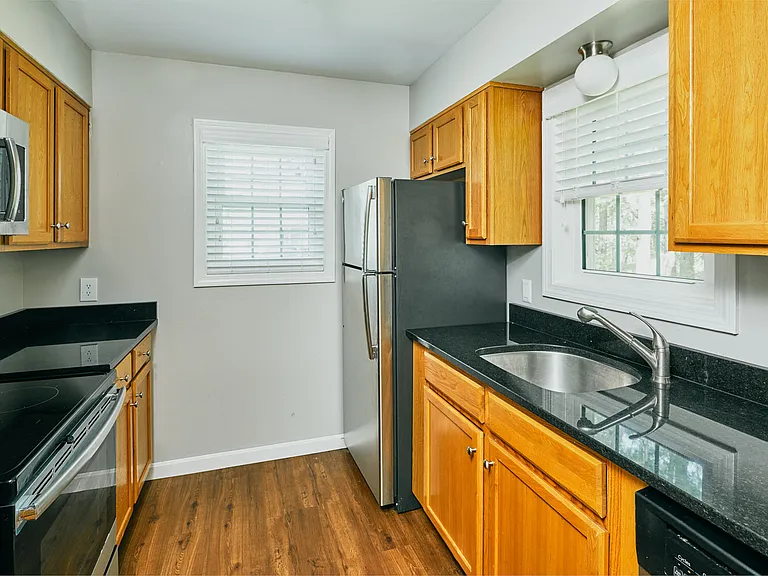 Yarmouth Landing Apartment Homes — Photo 7