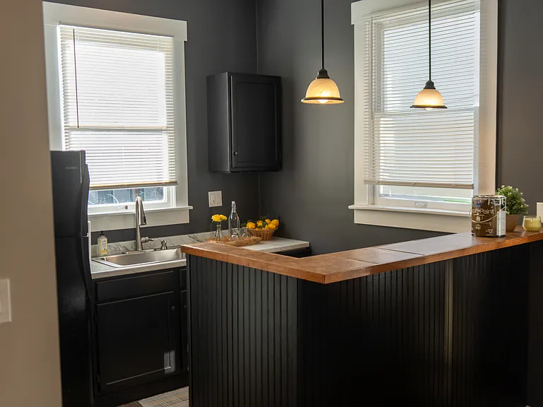 817 Perry St — Photo 4