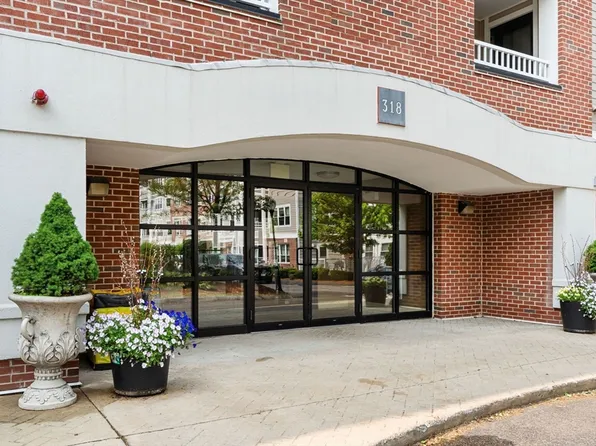318 Rindge Ave Unit 204, Cambridge, MA 02140