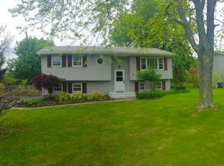 3 Little Brook Ct, Rock Tavern, NY 12575