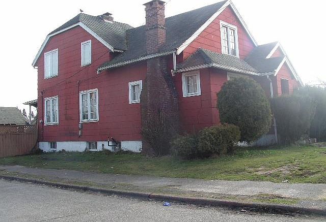 2nd image of 1124 Warren Ave