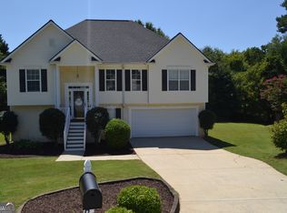 8 Kingsbrook Cv, Newnan, GA 30265