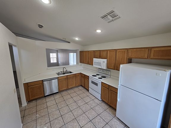 4th image of 2486 E Winchester Pl