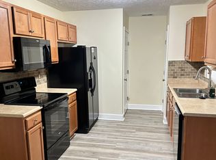 3700 Pioneer Dr, Hope Mills, NC 28348