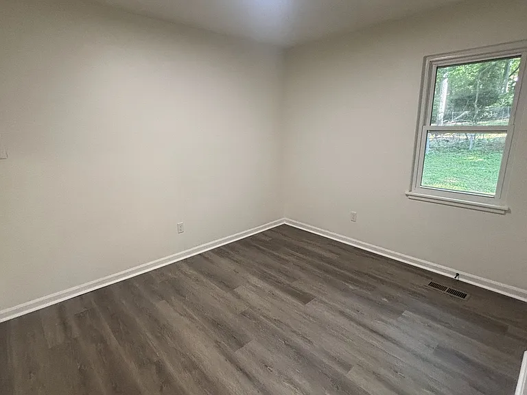 2535 Martin Cir — Photo 18