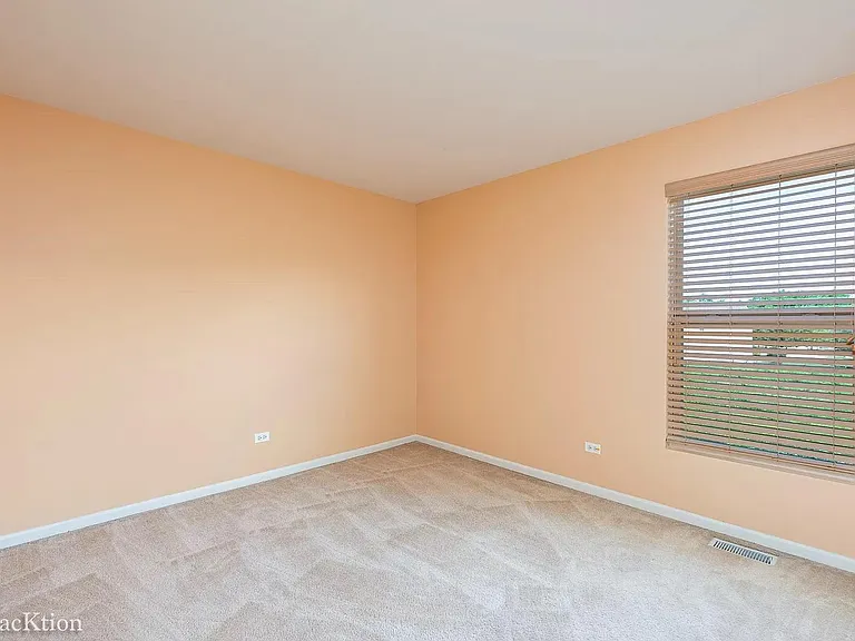 1584 Yellowstone Dr — Photo 14