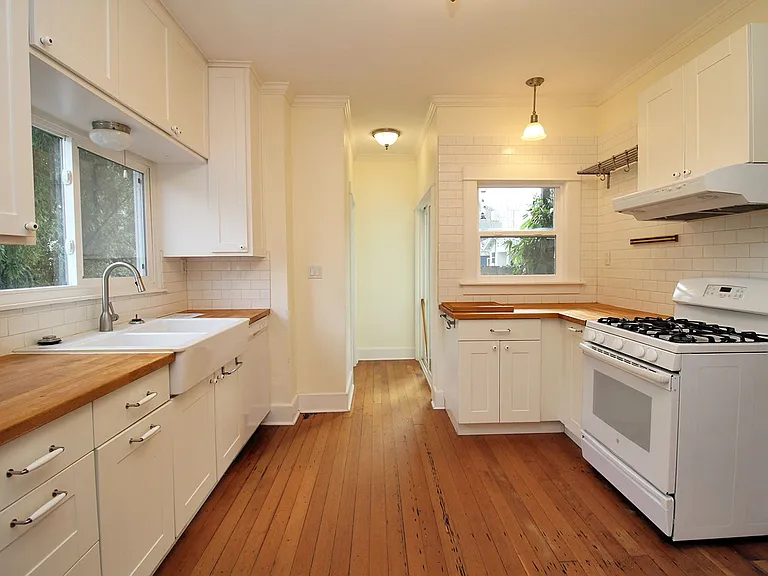 66 NE Skidmore St — Photo 16