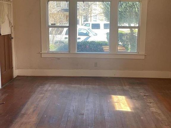 3rd image of 7601 Rosanna St