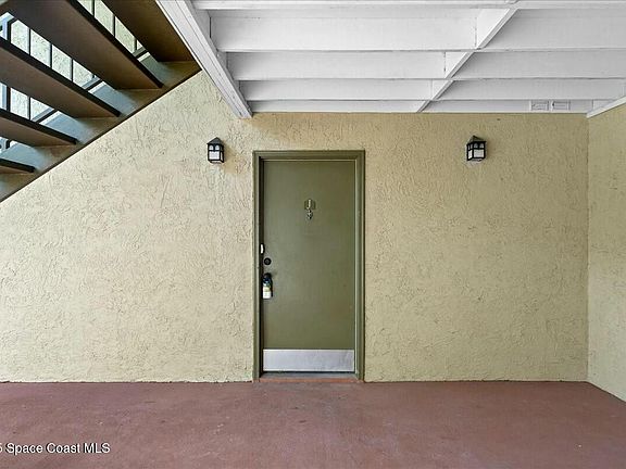 3rd image of 3535 Sable Palm Ln APT J