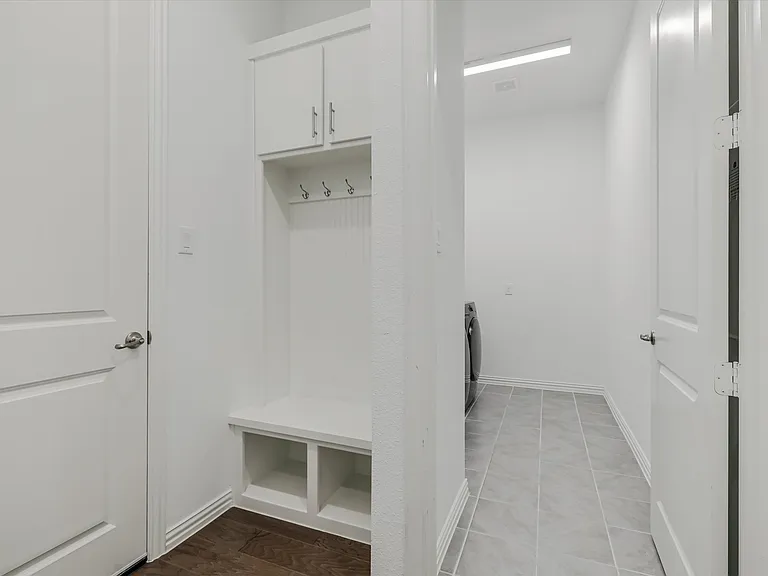 8308 Pine Valley Dr — Photo 12