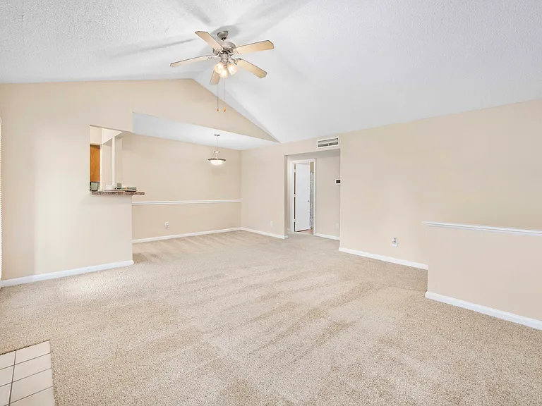 MAA Mandarin Lakes — Photo 16