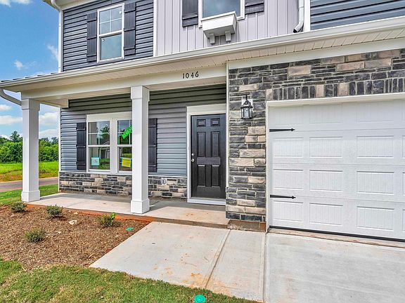 3rd image of 1046 Leoni Dr
