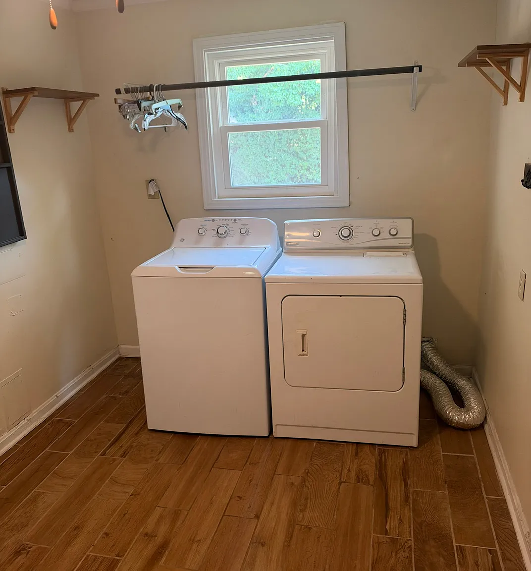 4 bed, 2.5 bath, 2412 sqft, $2,250 — Photo 3