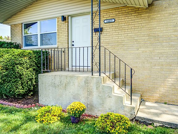 4th image of 14425 Tripp Ave