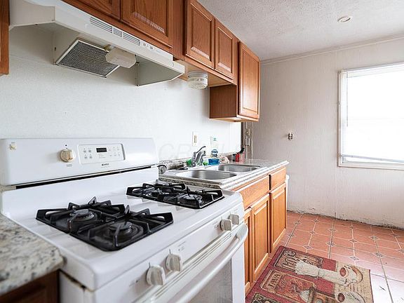 4th image of 1035 E 26th Ave