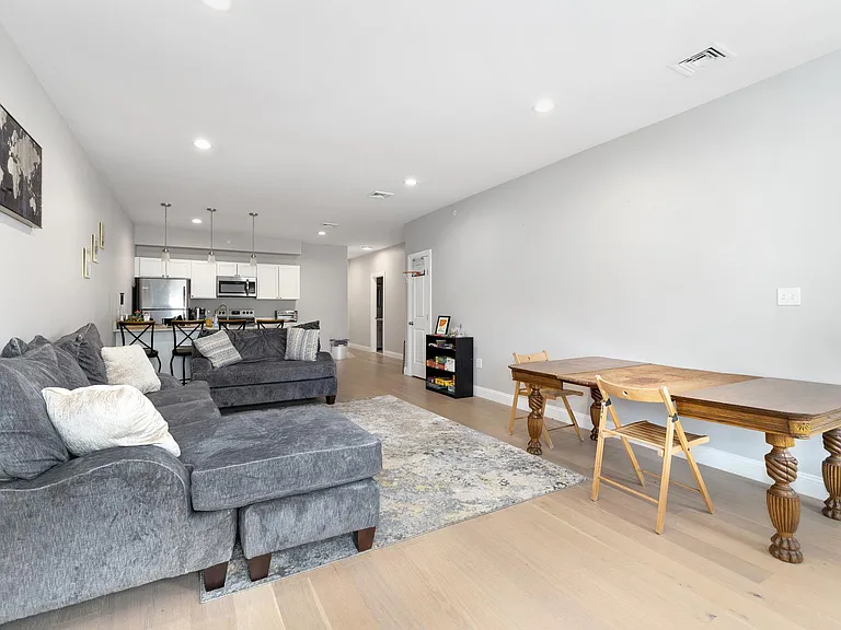 364 Madison Ave #2 — Photo 3