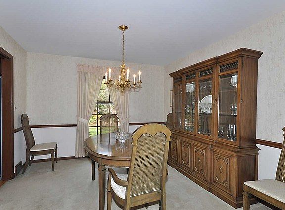 5th image of 1107 N Carlyle Ct