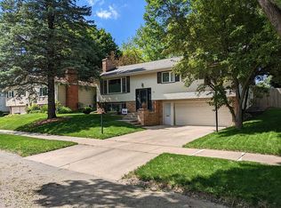 711 28th St NW, Rochester, MN 55901