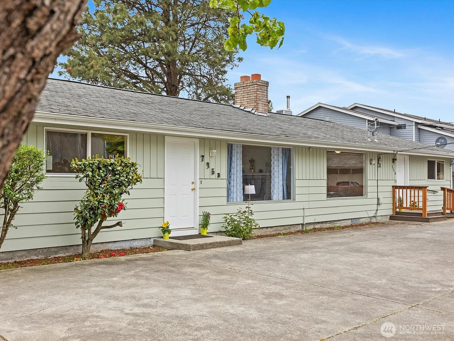 735 F Street NE photo 1