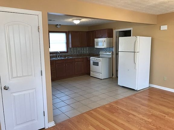4th image of 418 W Maple Ave