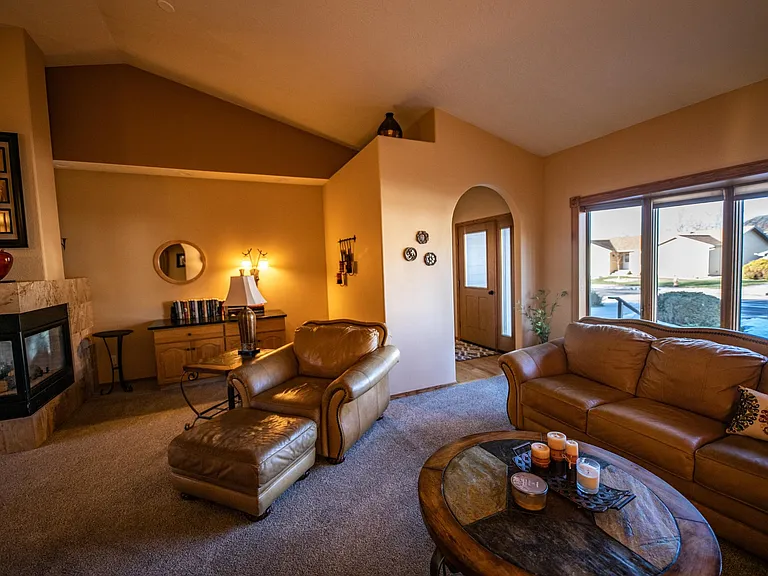 616 Swan Ct — Photo 10