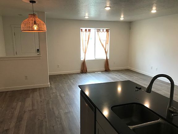 5th image of 268 N Portside Ln