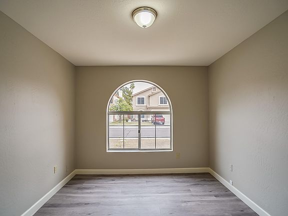 2nd image of 510 N Cobblestone St