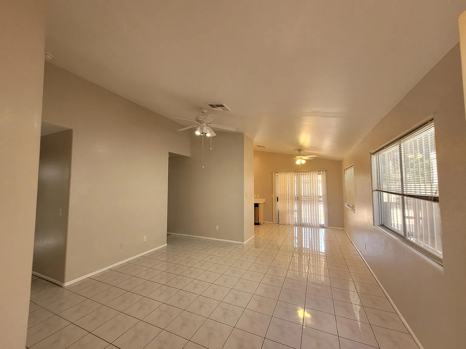 3 bed, 1091 sqft, $1,825 — Photo 2