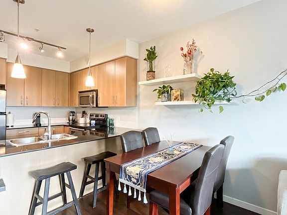 5th image of 22290 North Ave #308