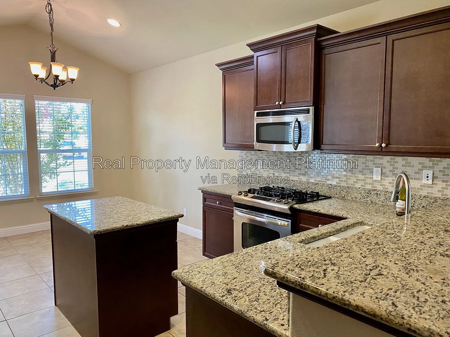 3 bed, 2.0 bath, 1712 sqft, $2,549 — Photo 3