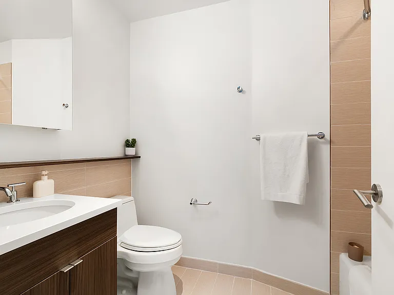306 W 48th St #6A — Photo 9