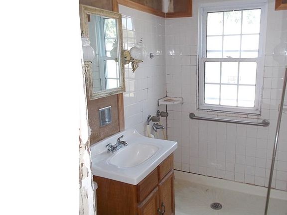 5th image of 808 Kickapoo Ave