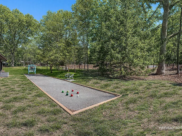 123 Windward Rd — Photo 2